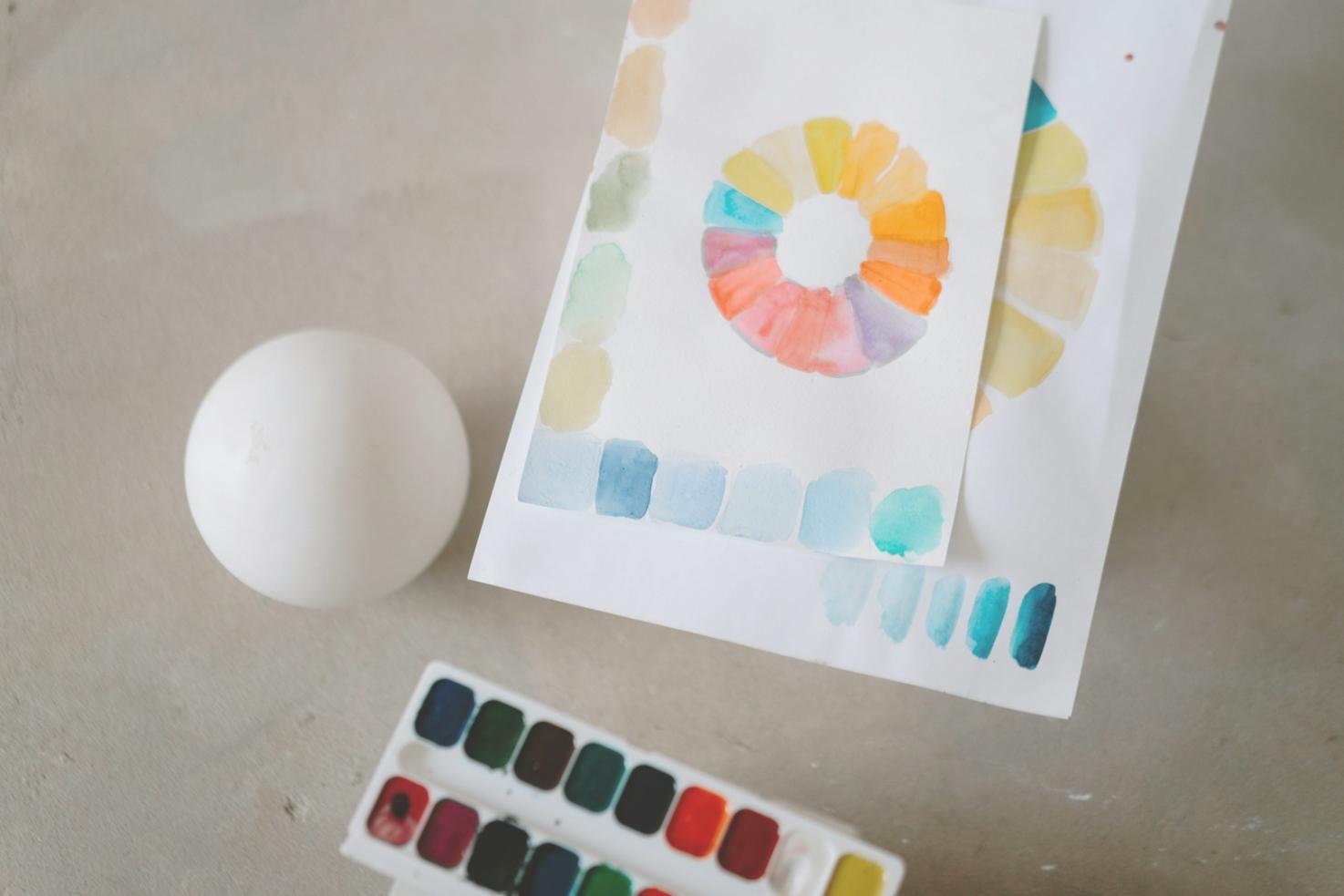 Detailaufnahme von Farbverläufen und Schattierungen in einem Kunstwerk